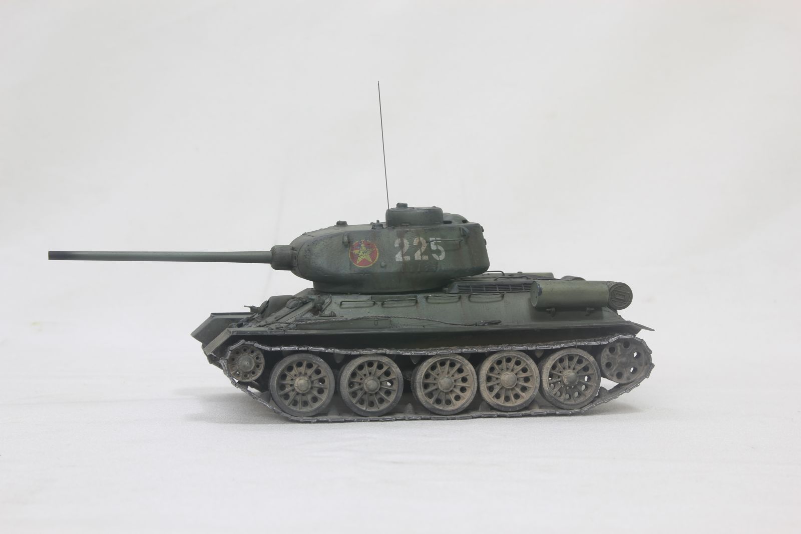 mo-hinh-xe-tank-t-34-ty-le-135-11