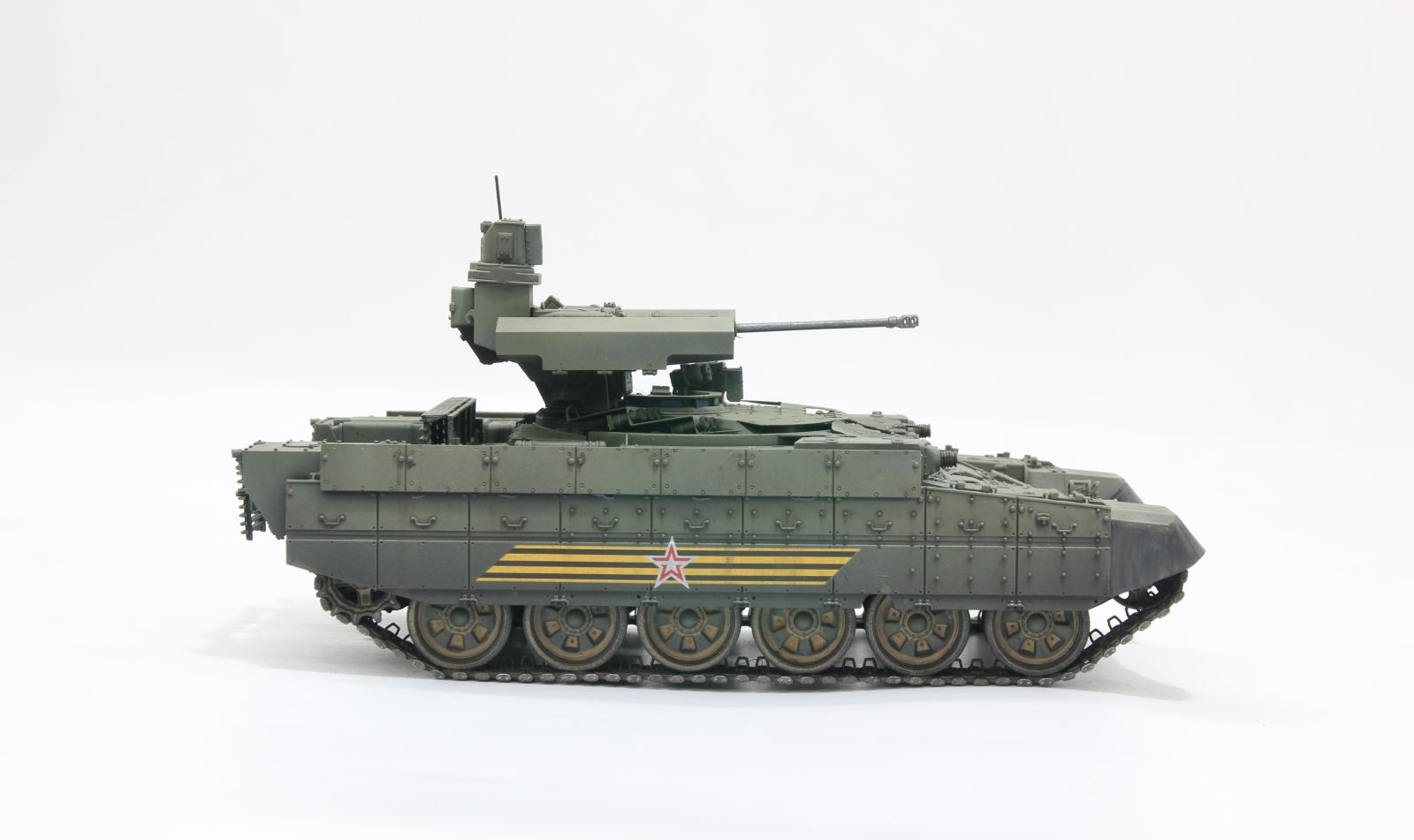 mo-hinh-xe-thiet-giap-yem-tro-xe-tank-bmpt1-ty-le-135-chat-lieu-nhua-121