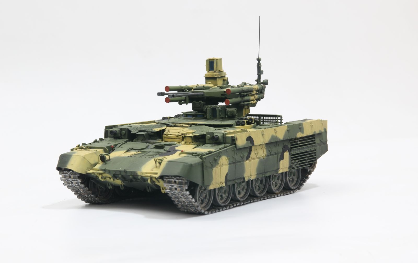 mo-hinh-xe-thiet-giap-yem-tro-xe-tank-bmpt1-ty-le-135-chat-lieu-nhua-122