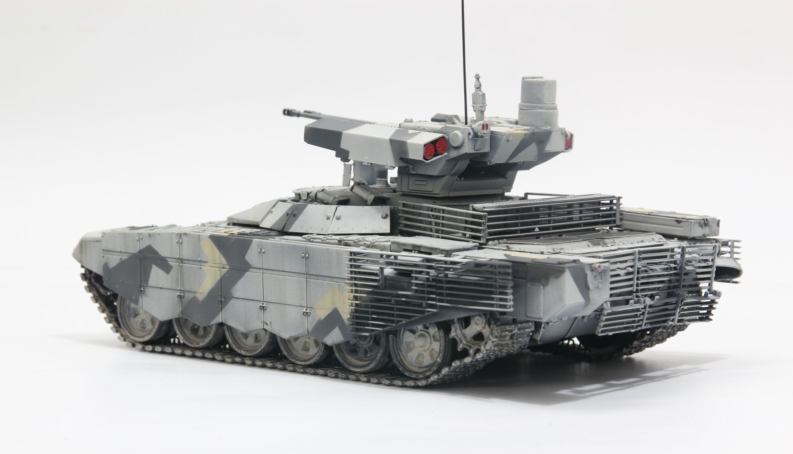 mo-hinh-xe-thiet-giap-yem-tro-xe-tank-bmpt-72-ty-le-135-chat-lieu-nhua-120