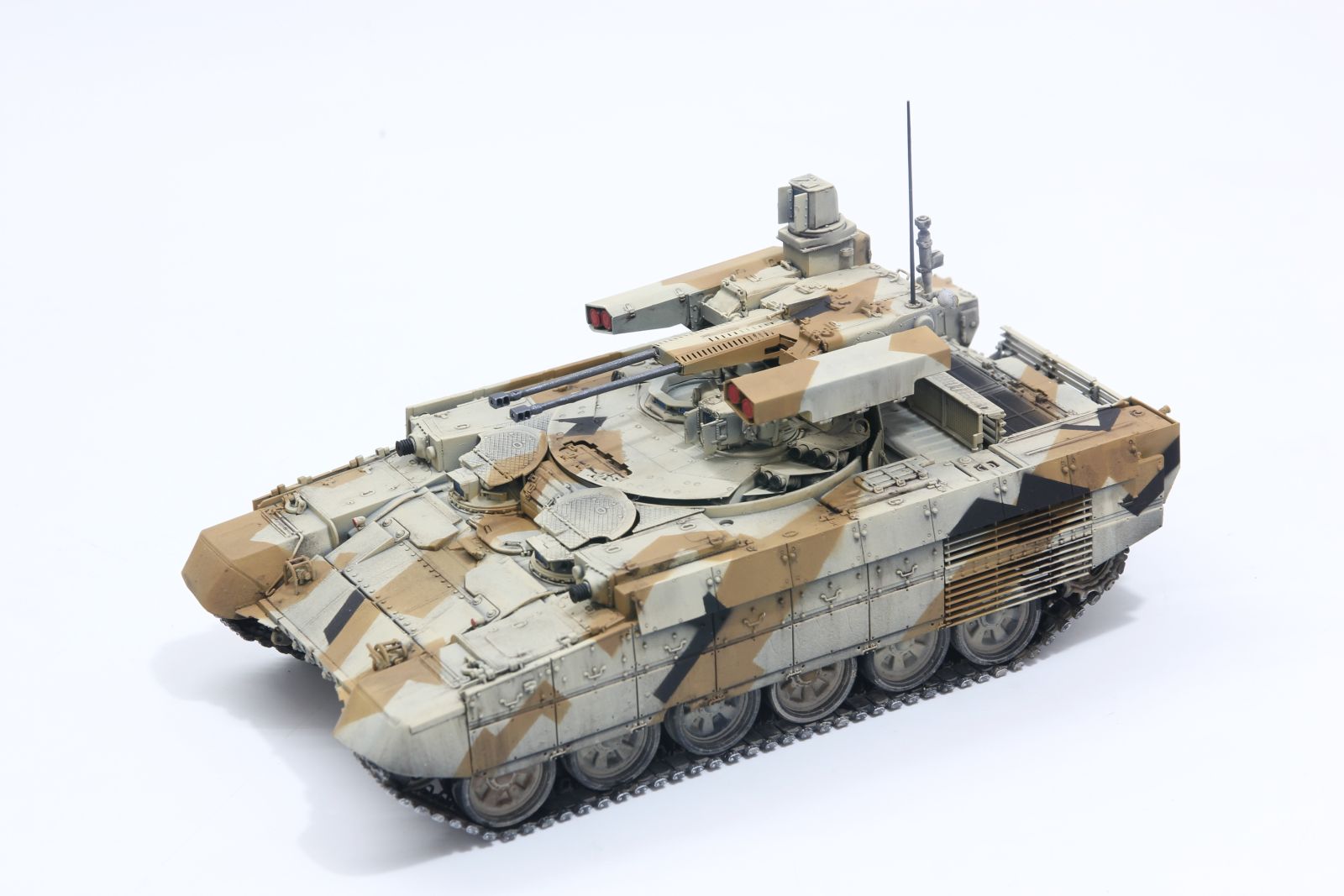 mo-hinh-xe-thiet-giap-ho-tro-xe-tank-bmpt-2-ty-le-135-chat-lieu-nhua-119